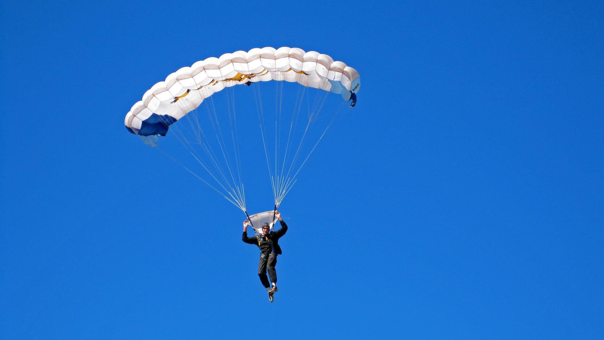 开云网址入口-英超裁判采用语境预设标准提升临场语言一致性,2021赛季英超裁判