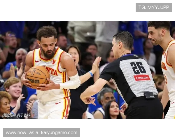 NBA特雷杨高抛传球被队友空接重扣：一次默契与训练的完美碰撞